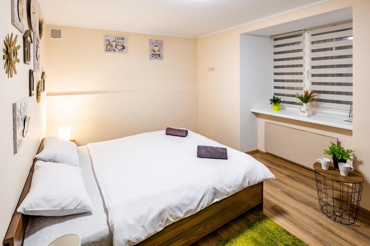 Romari Rynok Square 3 Apartment Lviv Bagian luar foto