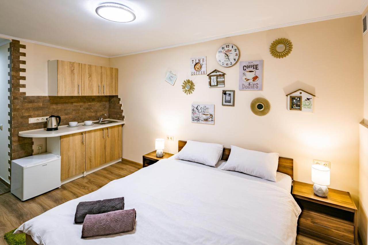 Romari Rynok Square 3 Apartment Lviv Bagian luar foto
